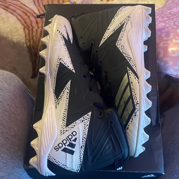 Boy Cleats - Picture 5 of 6